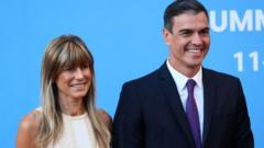"Necesito parar y reflexionar": el presidente español, Pedro Sánchez, anuncia que se plantea dimitir tras iniciarse una investigación a su esposa
