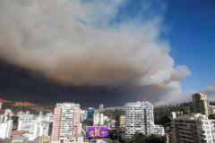 Humo en el horizonte de Viña del Mar.