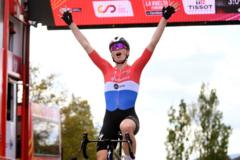 Vollering takes red jersey by winning Vuelta stage