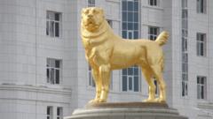 a statue of the Alabay dog