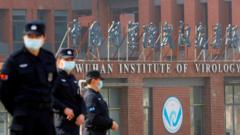 WHO'nun soruşturma ekibi Şubat ayında virüsün çıktığı iddia edilen Vuhan Viroloji Enstitüsü'nde incelemelerde bulunmuştu.