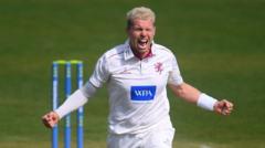 Durham sign fast bowler Siddle on short-term deal