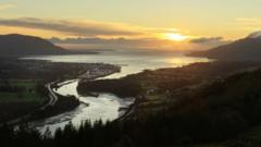 Рассвет над рекой Ньюри, разделяющей Северную Ирландию и Ирландскую Республику, 1 января 2021 года