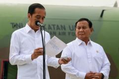 Presiden dan menteri 'boleh kampanye dan memihak' di Pilpres 2024 - Jokowi dinilai 'menyalahi etika politik' demi 'untungkan' Prabowo