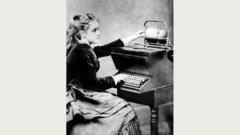 Раскладка QWERTY была впервые применена в пишущей машинке авторства Кристофера Шоулза. Он запатентовал ее в 1873 году и затем продал компании Remington