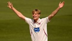 Somerset seamer Ogborne signs new deal to 2026