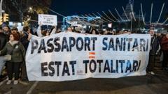 Демонстрация против "ковид-паспортов" в Барселоне, декабрь 2021