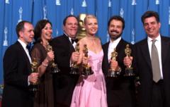Por qué el Oscar a la mejor película para «Shakespeare in Love» fue uno de los más polémicos de la historia (y qué tuvo que ver Harvey Weinstein)