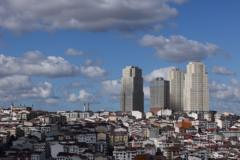 İstanbul'un en kalabalık ilçesi Esenyurt'ta, yerel seçimlerde sıkı bir rekabetin yaşanması bekleniyor.