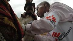 Umuganga wa MSF ariko aravura abarwayi i Dubie muri Katanga, muri Republika ya Demokrasi ya Kongo
