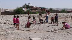 Seyrantepe'de yıkılan okulun bulunduğu alan çocukların oyun alanı oldu.