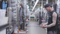 Внутри фабрики звукозаписывающей индустрии