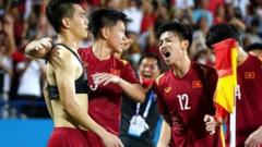Cầu thủ Việt Nam ăn mừng bàn thắng vào lưới đội Malaysia, giúp Việt Nam có mặt ở trận chung kết SEA Game 31