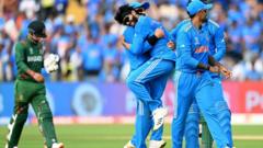 লিটন দাসকে আউট করার পর সতীর্থদের অভিনন্দনে ভাসছেন রবীন্দ্র জাডেজা