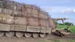 Российский «царь-мангал»: спасает ли танки от украинских дронов-камикадзе стальной сарай?