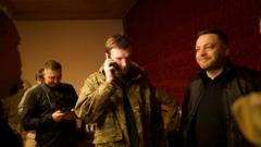 Денис Прокопенко (в центре) говорит по телефону в Турции, рядом министр внутренних дел Украины Денис Монастырский, 22 сентября 2022 года