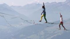 أول مسابقة للألعاب الخطرة بين جبال سويسرا الشاهقة