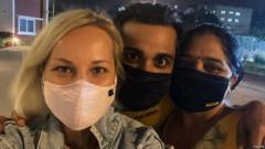 Павани с мужем и свекровью в Бангалоре