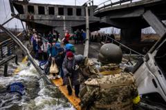 War In Ukraine: Evacuees Flee Cities Amid Russian Shelling - BBC News