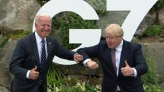 АКШ президенти Жо Байден менен Британиянын премьер-министри Борис Жонсон "Чоң жетилик" саммитинде. 