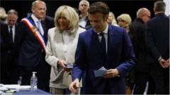 Macron n di ibo rẹ
