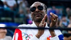 Comment le chanteur Snoop Dogg est devenu l'une des figures les plus populaires aux JO de Paris