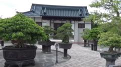 Q﻿uang cảnh một góc biệt phủ với vườn bonsai của ông Trần Đình Thành