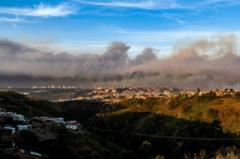 Vista de la nube de humo producida por los incendios forestales en Viña del Mar.