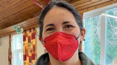 Милли Сандавел из ремонтного кафе в Холбруке.