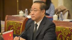 傅政华从北京市公安局普通侦查员做起，一路当上公安部副部长，乃至司法部部长。