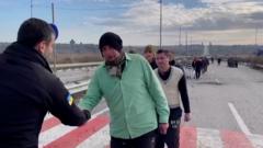 Обмен: 107 военнопленных вернулись домой в Украину