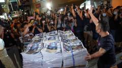 홍콩 대표 반중 매체인 빈과일보는 홍콩 보안법 시행 이후 1년 만에 폐간했다