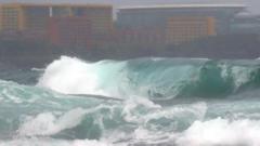 제11호 태풍 '힌남노'가 북상 중인 2일 오후 제주 서귀포시 예래동 앞바다에 거센 파도가 일고 있다