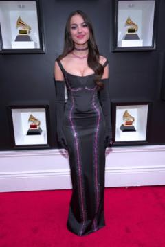 Grammys 2022: Red Carpet Fashion In Pictures - BBC News