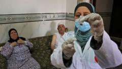 서안지구에서 백신 접종을 기다리는 팔레스타인 노인들