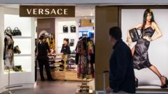 Hong Kong'da bir Versace mağazası