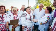 Українці у вишиванках