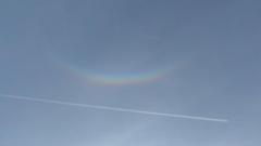 Inverted rainbow spotted in Oxfordshire - BBC News