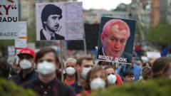 Тисячі чехів вийшли на протест проти президента. Все через Росію