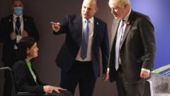 Карин Эльхаррар, премьер-министр Израиля Нафтали Беннет и глава правительства Великобритании Борис Джонсон