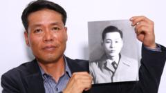 황인철 씨는 두 살 때 북한에 납북된 아버지를 찾기 위한 캠페인을 17년 동안 벌이고 있다