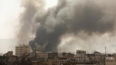 हुथी विद्रोहीको नियन्त्रण रहेको राजधानी सानामा साउदी अरेबियाको नेतृत्वमा हवाई हमलाहरू भएका छन्