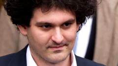 Бывший генеральный директор FTX Сэм Бэнкман-Фрид уходит после слушания в федеральном суде Манхэттена в Нью-Йорке, США, 3 января 2023 г.