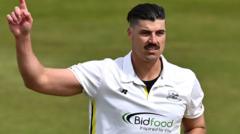 De Lange stars as Gloucs dominate Northants