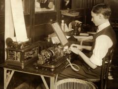 Dönemin telgraf makinalarından biri