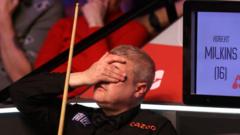 Gilbert leads as Milkins struggles and throws cue