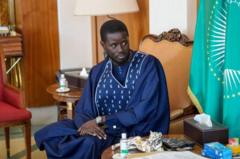 Sénégal : le costume africain, effet de mode ou expression d'identité ?