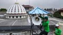 Warga keluhkan penggunaan speaker masjid yang 'terlalu lama dan berulang' - Mengapa imbauan Kemenag tidak digubris?