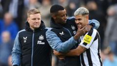 Howe expects Guimaraes & Isak to stay at Newcastle