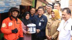 Bantuan 'rice cooker': Apa syarat jadi penerima dan seberapa efektif program pemerintah ini?